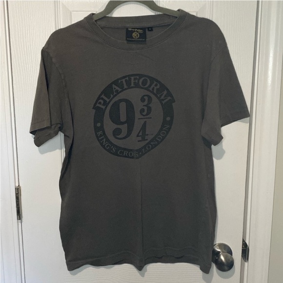 Bundle of 4 Harry Potter Shirts (3 T-Shirts and 1 Button Down T-Shirt) 🪄✨⚡️ - Picture 8 of 13